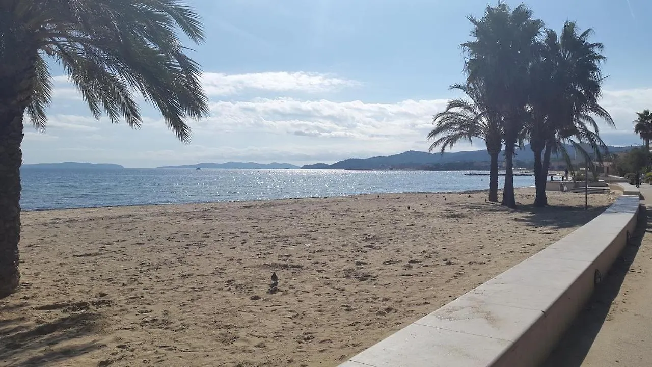 MAZET DE LA MER 54M2 LAVANDOU 100M PLAGE avec PISCINE Le Lavandou